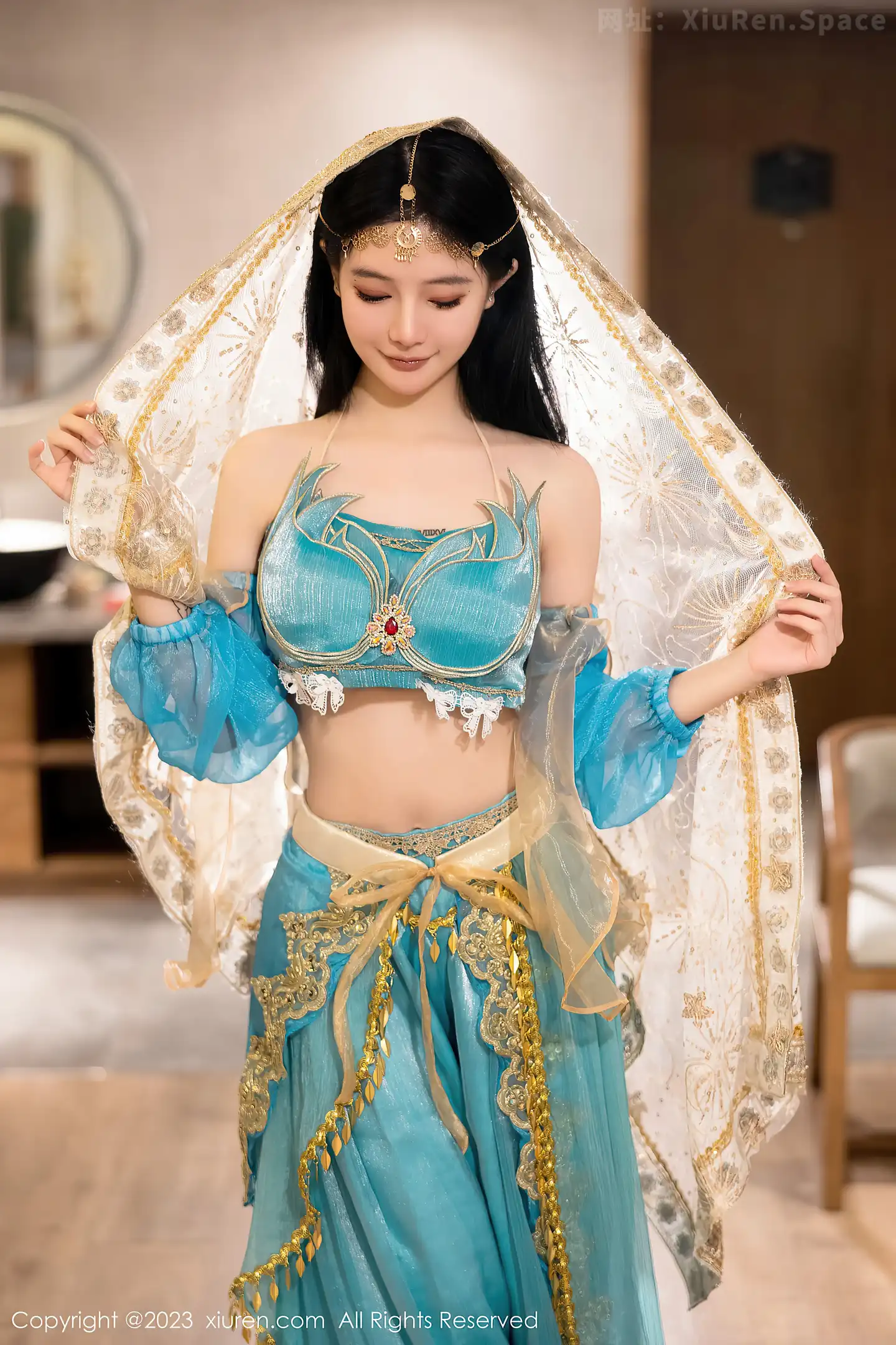 图片[2]-[XiuRen秀人网]VOL.7469 模特幼幼性感蓝色西域舞娘短裙露黑色内裤秀白嫩美腿诱惑写真82P-秀人网官方网站